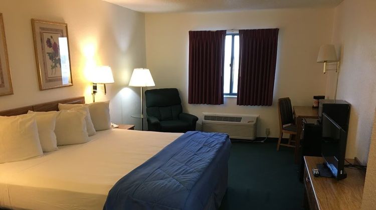 Amerihost Inn & Suites Room