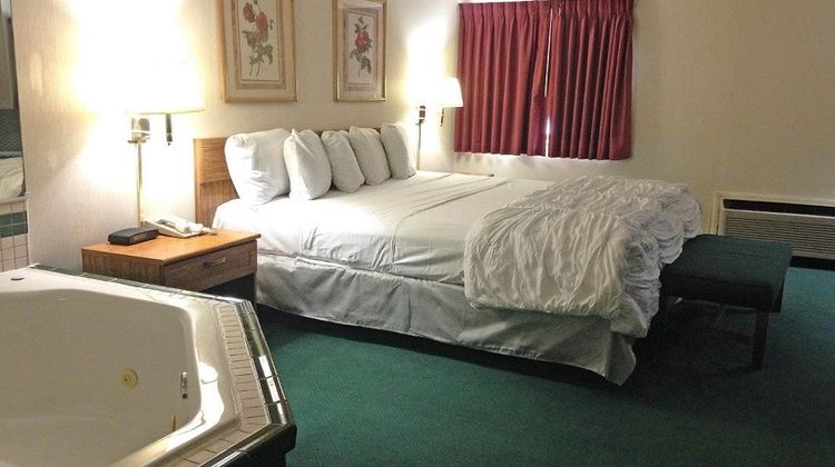Amerihost Inn & Suites Room