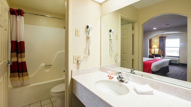 OYO Hotel Port Allen LA Room