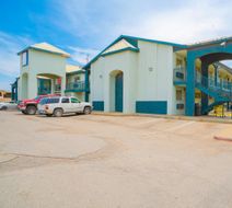 OYO Hotel Midland Exterior