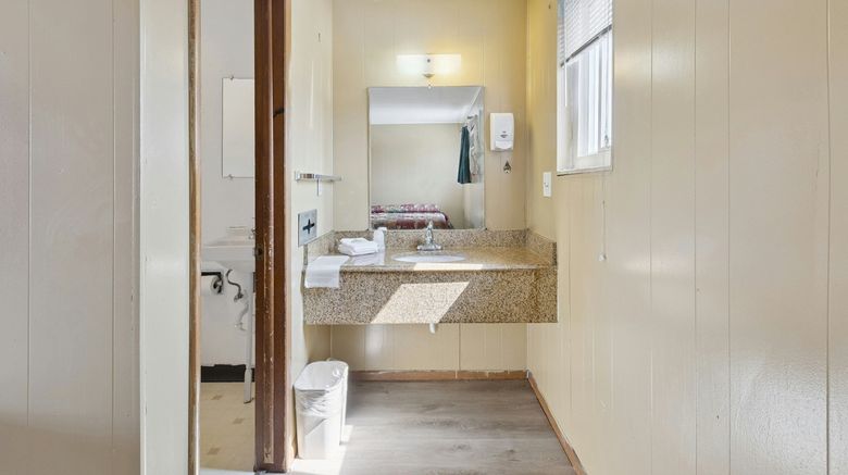 <b>Currys Motel Saginaw Room</b>. Images powered by <a href="https://www.leonardoworldwide.com/" title="Leonardo Worldwide" target="_blank">Leonardo</a>.