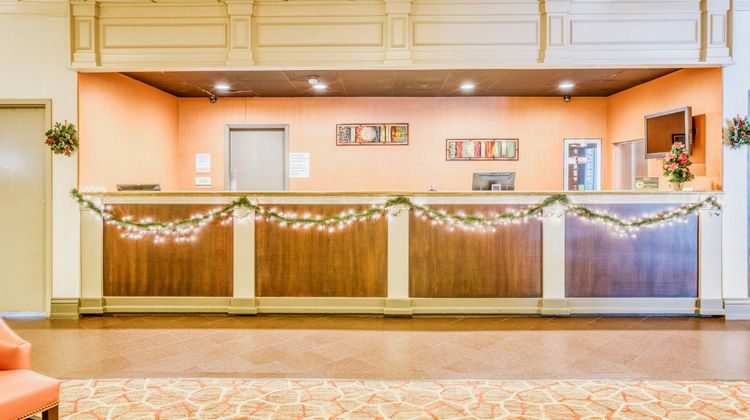 Motel 6 Monroe, LA Lobby