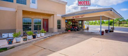 Purple Sage Motel Exterior