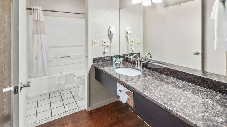 <b>Inn at Lake Washington Room</b>. Images powered by <a href="https://www.leonardoworldwide.com/" title="Leonardo Worldwide" target="_blank">Leonardo</a>.