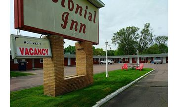 Colonial Inn