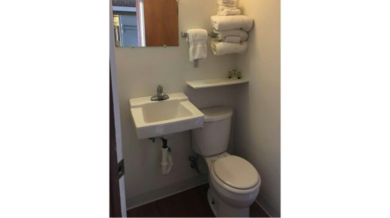 <b>Colonial Inn Room</b>. Images powered by <a href="https://www.leonardoworldwide.com/" title="Leonardo Worldwide" target="_blank">Leonardo</a>.