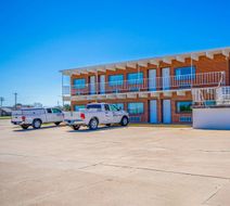 Crossroads Inn Exterior