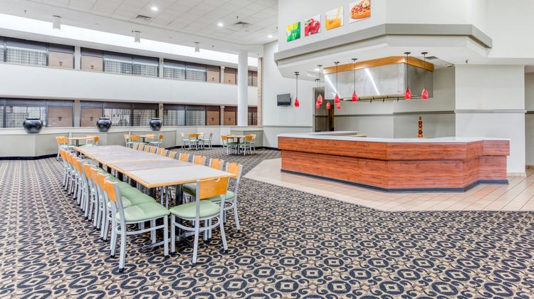 OYO Townhouse Owensboro West Restaurant