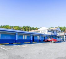 Whispering Pines Motel Exterior