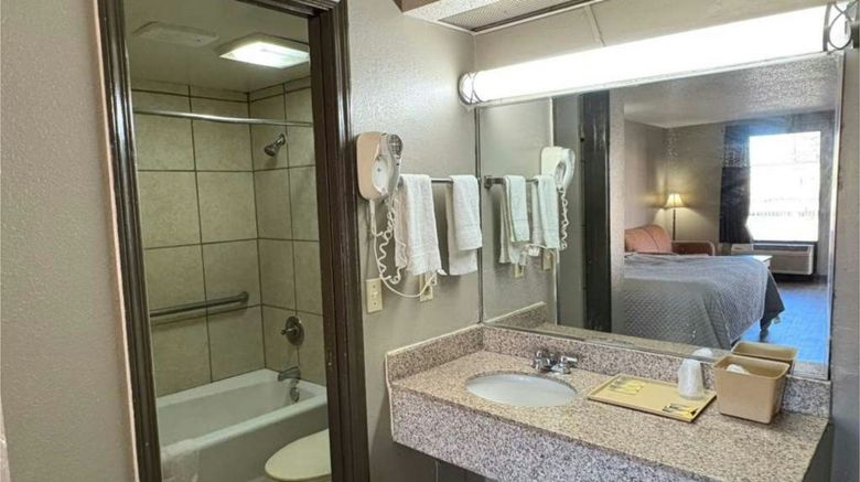 <b>American Inn of Selma Room</b>. Images powered by <a href="https://www.leonardoworldwide.com/" title="Leonardo Worldwide" target="_blank">Leonardo</a>.
