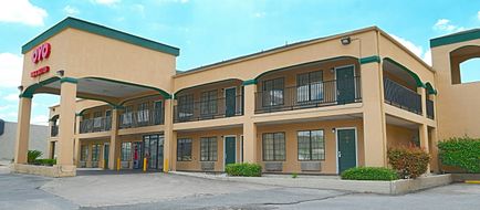 OYO Inn & Suites Medical Center San Anto Exterior