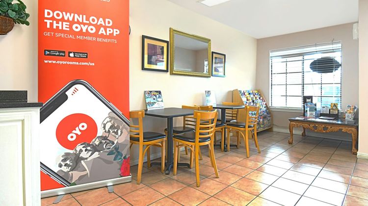 OYO Inn & Suites Medical Center San Anto Lobby