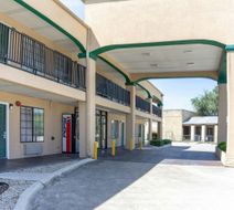 OYO Inn & Suites Medical Center San Anto Exterior