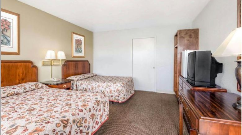 <b>OYO Hotel San Antonio East Room</b>. Images powered by <a href="https://www.leonardoworldwide.com/" title="Leonardo Worldwide" target="_blank">Leonardo</a>.
