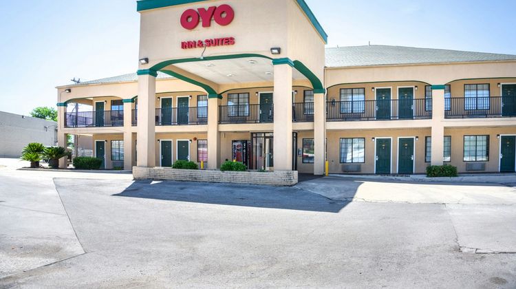 OYO Inn & Suites Medical Center San Anto Exterior
