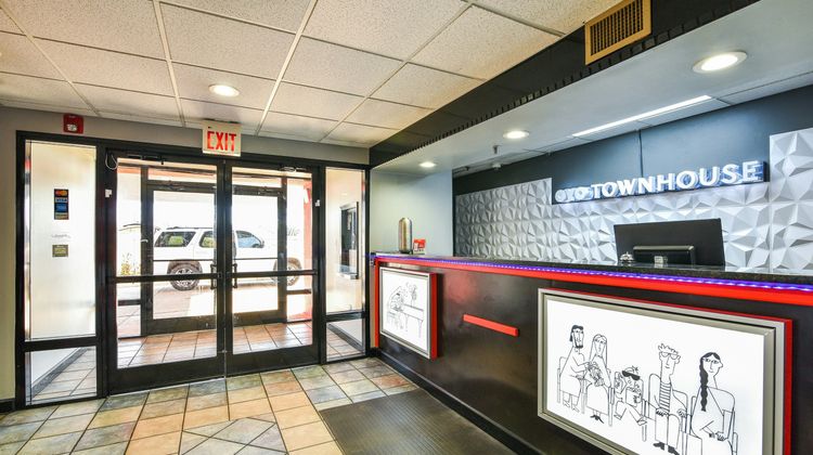 OYO Townhouse Inn Jacksonville AR Lobby