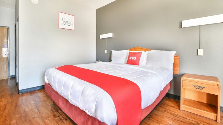 OYO Townhouse Inn Jacksonville AR Room