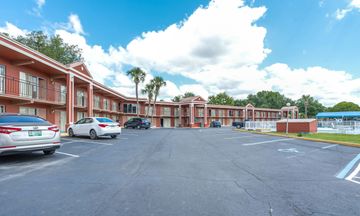 OYO Hotel Mustang Silver Spring FL