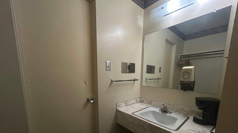 <b>Candlelight Inn Room</b>. Images powered by <a href="https://www.leonardoworldwide.com/" title="Leonardo Worldwide" target="_blank">Leonardo</a>.
