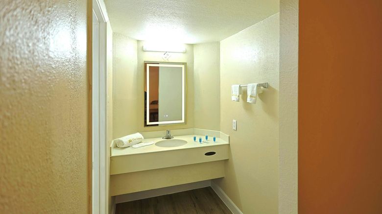 <b>The Grand by Capital O Texarkana I-30 Room</b>. Images powered by <a href="https://www.leonardoworldwide.com/" title="Leonardo Worldwide" target="_blank">Leonardo</a>.