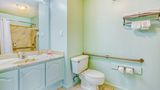 OYO Townhouse Tulsa Woodland Hills Room