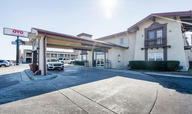 OYO Hotel Tulsa N Sheridan Rd & Airport Exterior