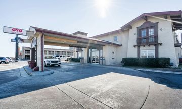OYO Hotel Tulsa N Sheridan Rd & Airport