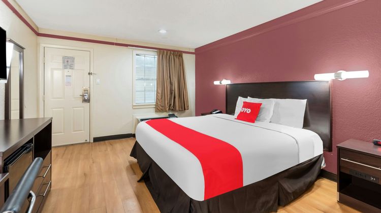 OYO Hotel Tulsa N Sheridan Rd & Airport Room