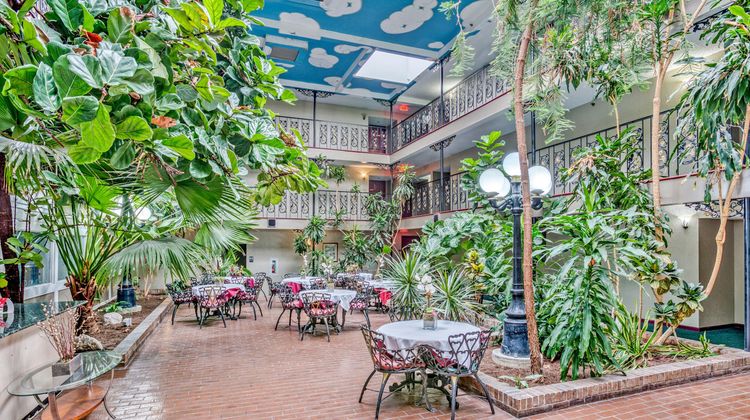 OYO Townhouse Tulsa Woodland Hills Restaurant