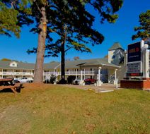 Oak Crest Cottages Exterior
