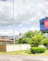 OYO Woodland Hotel and Suites