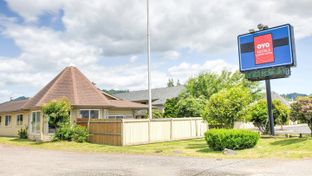 OYO Woodland Hotel and Suites