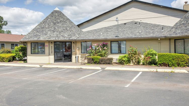 OYO Woodland Hotel and Suites Exterior