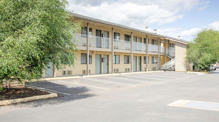 OYO Woodland Hotel and Suites Exterior