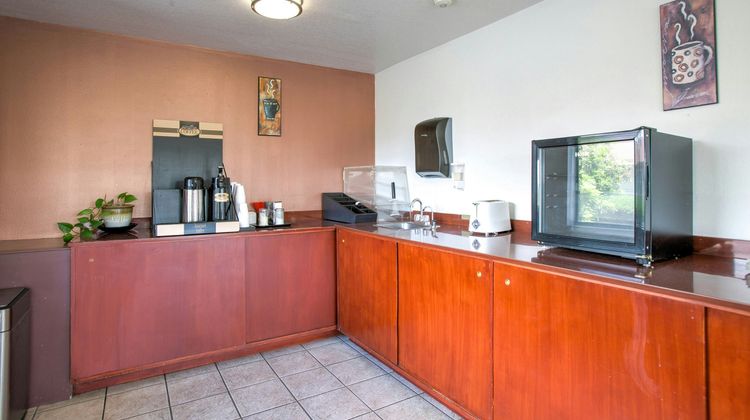 OYO Woodland Hotel and Suites Room