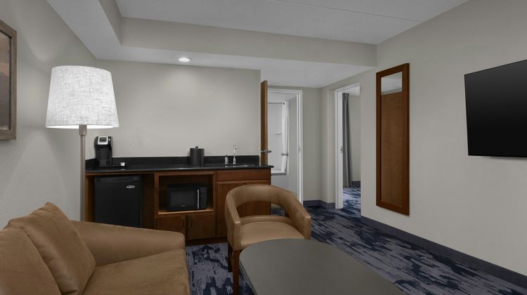 Fairfield by Marriot Winston-Salem Hanes Room