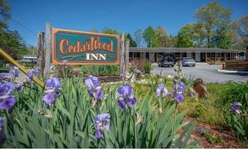 Cedarwood Inn