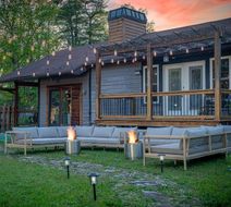 Cedarwood Inn Exterior