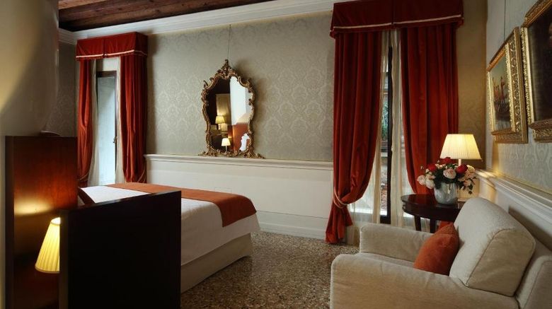 <b>Ruzzini Palace Room</b>. Images powered by <a href="https://www.leonardoworldwide.com/" title="Leonardo Worldwide" target="_blank">Leonardo</a>.