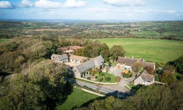 Kingston Country Courtyard