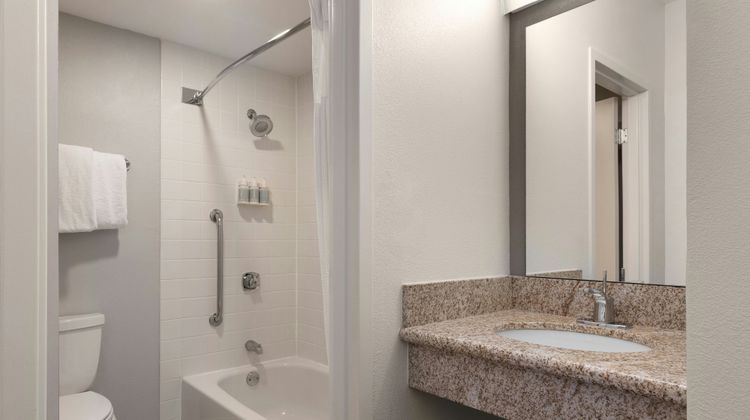 Courtyard by Marriott Norwood Room