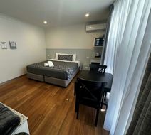 Hastings Valley Motel Room