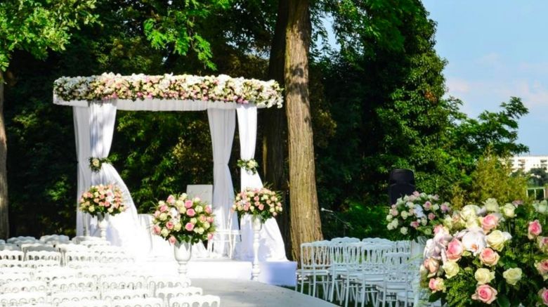 <b>Renaissance Paris Hippodrome de St Cloud Other</b>. Images powered by <a href="https://www.leonardoworldwide.com/" title="Leonardo Worldwide" target="_blank">Leonardo</a>.