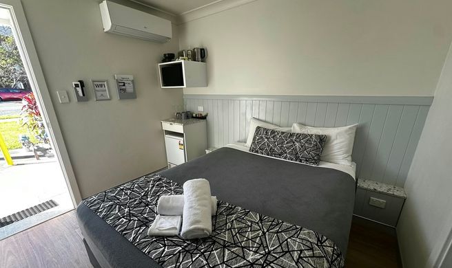Hastings Valley Motel Room