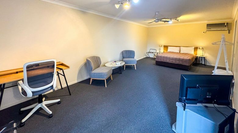 <b>Nandewar Motor Inn Room</b>. Images powered by <a href="https://www.leonardoworldwide.com/" title="Leonardo Worldwide" target="_blank">Leonardo</a>.