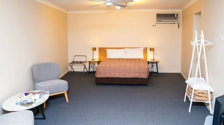 <b>Nandewar Motor Inn Room</b>. Images powered by <a href="https://www.leonardoworldwide.com/" title="Leonardo Worldwide" target="_blank">Leonardo</a>.