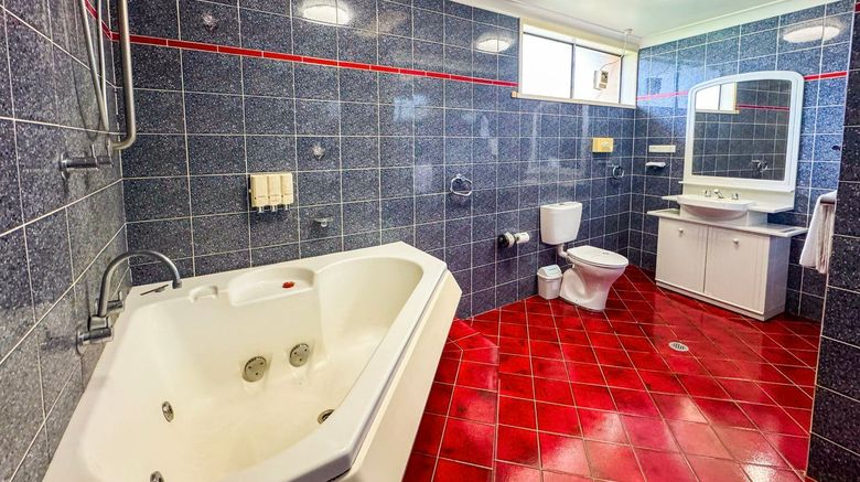<b>Nandewar Motor Inn Room</b>. Images powered by <a href="https://www.leonardoworldwide.com/" title="Leonardo Worldwide" target="_blank">Leonardo</a>.
