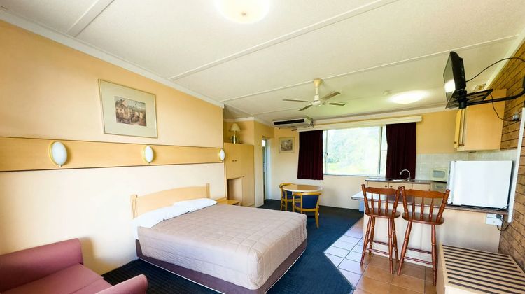 Nandewar Motor Inn Room