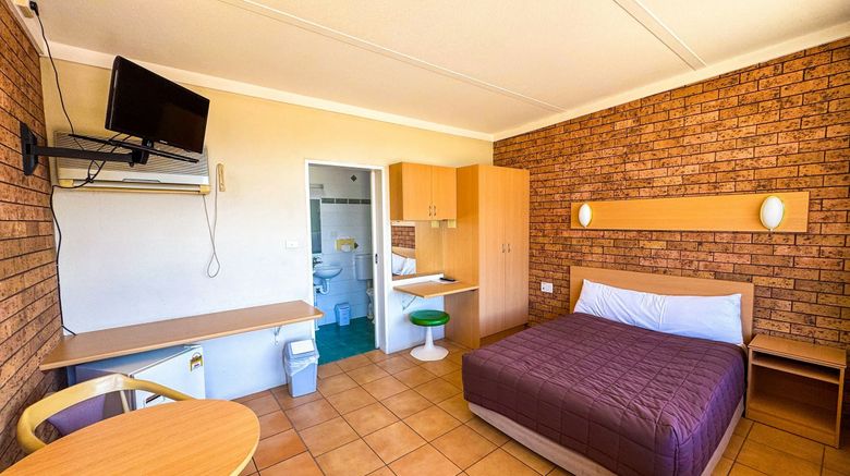 <b>Nandewar Motor Inn Room</b>. Images powered by <a href="https://www.leonardoworldwide.com/" title="Leonardo Worldwide" target="_blank">Leonardo</a>.