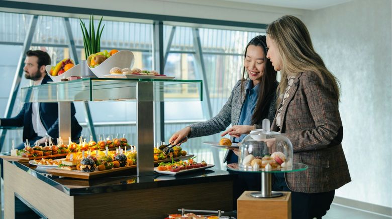 <b>Sheraton Zurich Hotel Meeting</b>. Images powered by <a href="https://www.leonardoworldwide.com/" title="Leonardo Worldwide" target="_blank">Leonardo</a>.